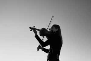 woman-playing-violin